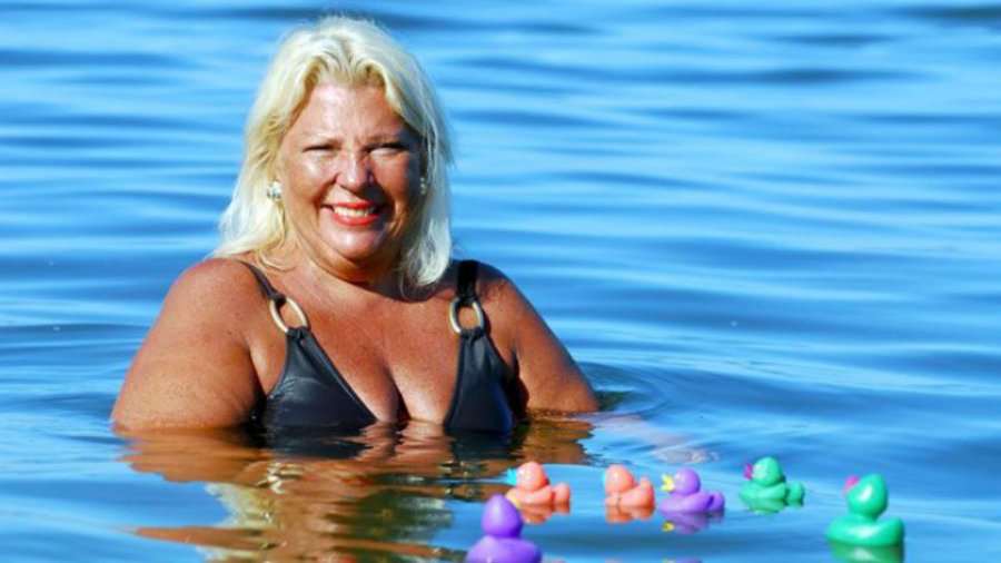 FOTO REDES SOCIALES REFERENCIAS. Carri&oacute; record&oacute; una antigua foto con los patitos en fila.