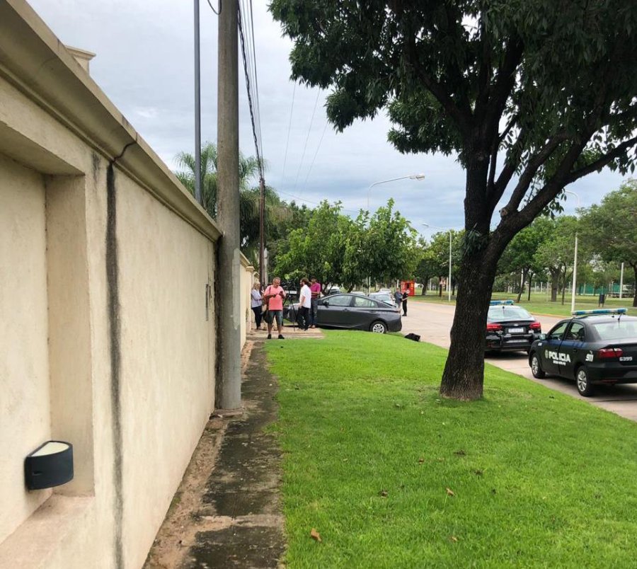 FOTO LA OPINION ESTANISLADO DEL CAMPO. La casa donde ayer ingresaron los delincuentes est&aacute; sobre una calle de alto tr&aacute;nsito, frente a la ciclov&iacute;a.