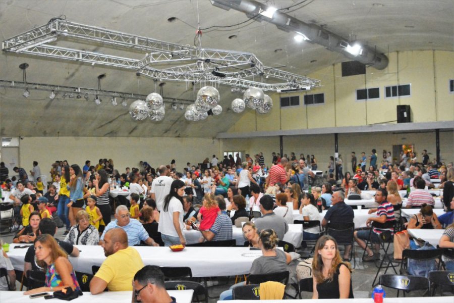 FOTO PRENSA CDL// CIERRE COLONIA./ Bailes y mucha diversi&oacute;n con la participaci&oacute;n de los 250 colonos.