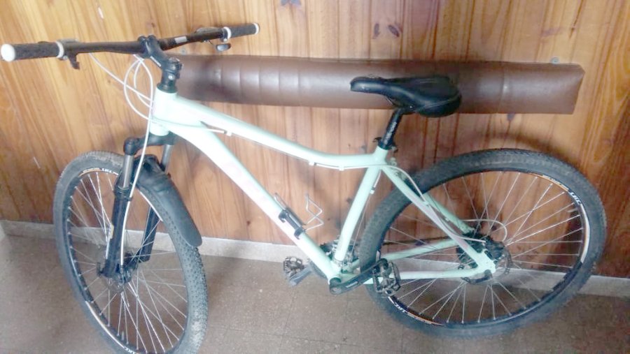 VEHICULO. Fue hallada una Honda modelo Biz 125 cc de color negra.   BICICLETA ROBADA. La dueña la reconoció y la recuperó.