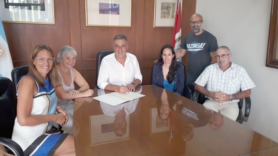 FOTO MUNICIPIO INTENDENCIA./ Jorgelina Basano, Luis Castellano, Silvia Modenessi, entre otros.