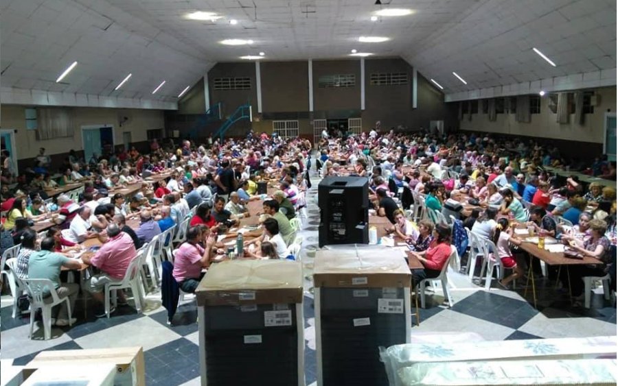 BINGO./ As&iacute; luci&oacute; el sal&oacute;n del club Argentino, absolutamente colmado.