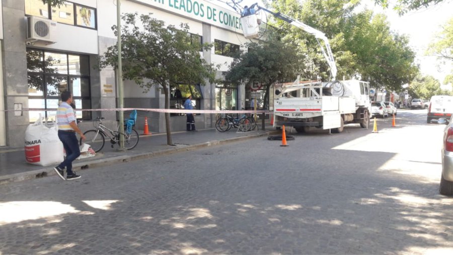 FOTO RADIO ADN SOLO UN SUSTO. Un desperfecto el&eacute;ctrico alarm&oacute; a todos en el centro rafaelino.