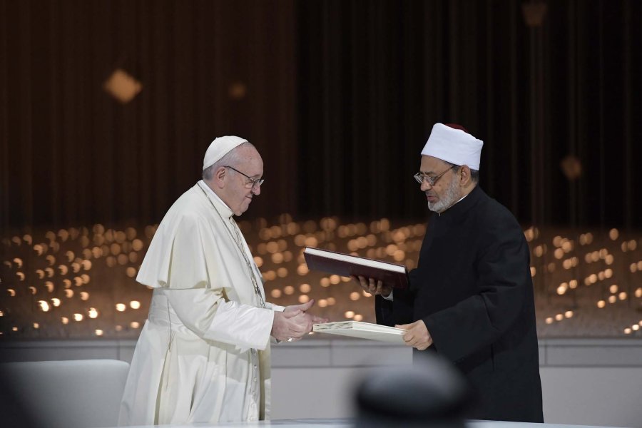 FOTO ARCHIVO ACUERDO. El Pont&iacute;fice y el Gran Im&aacute;n De Al-Azhar firman el documento sobre Fraternidad Humana.