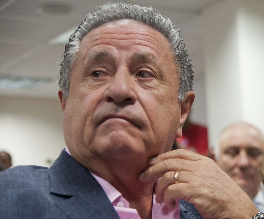 FOTO NA &iquest;SE ARMA?./ Duhalde quiere lograr una unidad con mayor&iacute;as parlamentarias.