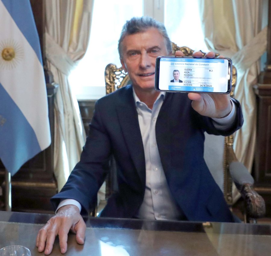 FOTO NA MACRI. Al presentar la nueva licencia.