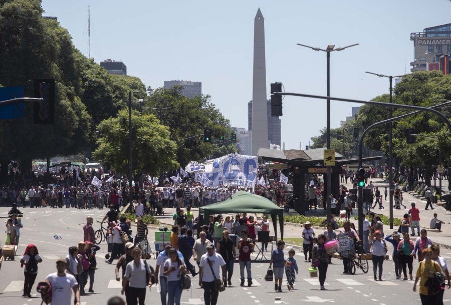 FOTO NA MOVILIZADOS. Miles de personas se concentraron en Buenos Aires.