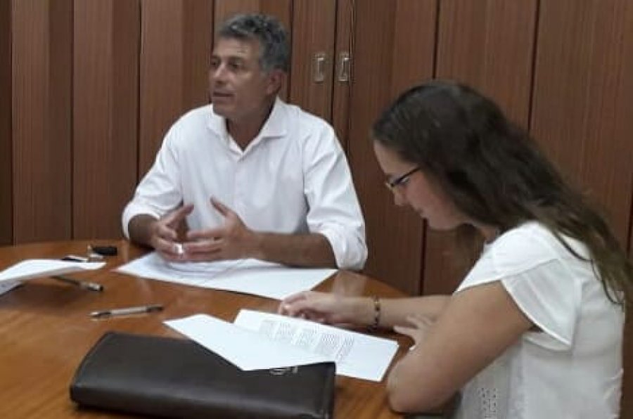 FOTO PRENS 0M./ CONVENIO.// Fue celebrado entre la Provincia y el Comité de Cuenca Castellanos Zona Norte.