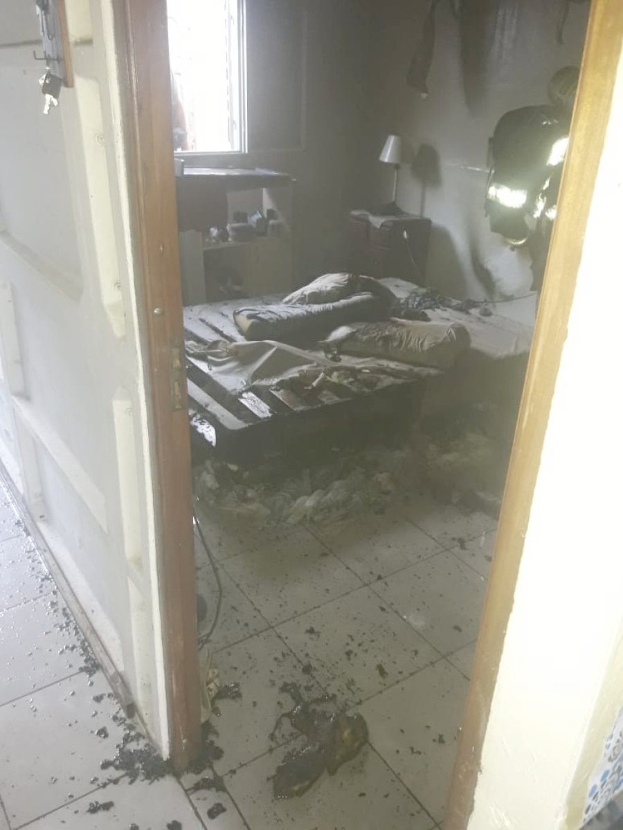 FOTO UR V FOCO IGNEO. Felizmente el incendio fue r&aacute;pidamente controlado por los bomberos.