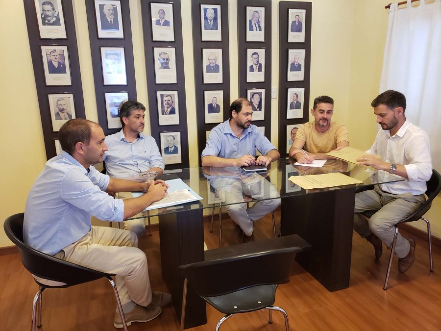 FOTO PRENSA COMUNA// LICITACION./ Ayer se procedi&oacute; a la apertura de ofertas para adquirir hormig&oacute;n elaborado. BADEN./De hormig&oacute;n construido en la intersecci&oacute;n de San Mart&iacute;n y Juan de Garay.