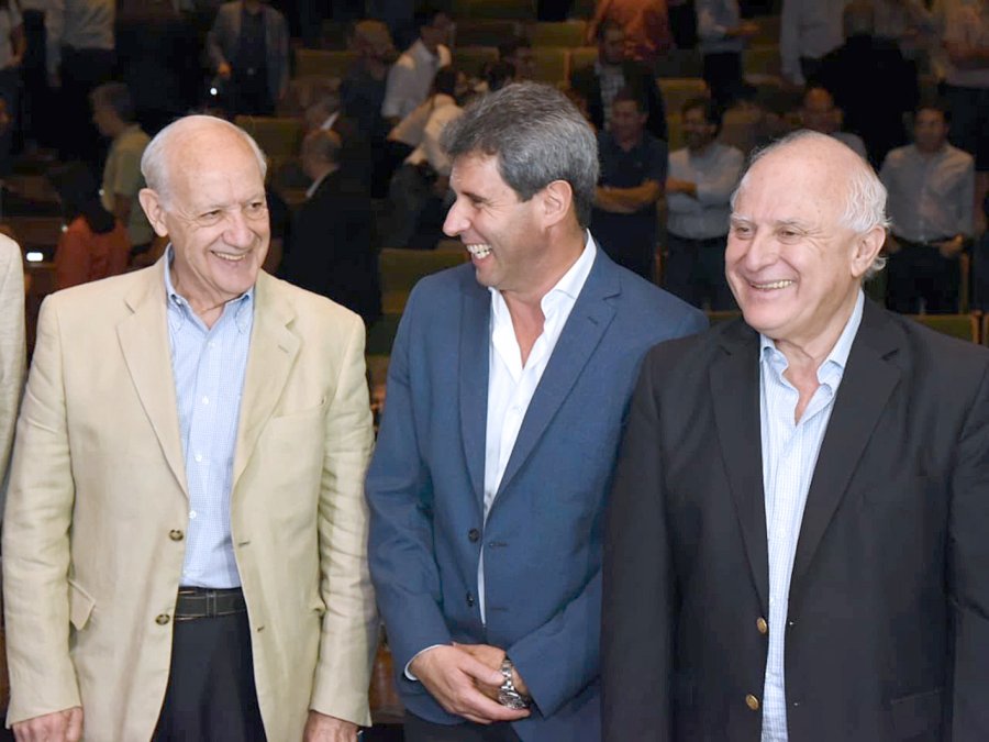 FOTO NA ANFITRION./ El gobernador U&ntilde;ac, junto a Roberto Lavagna y Miguel Lifschitz.