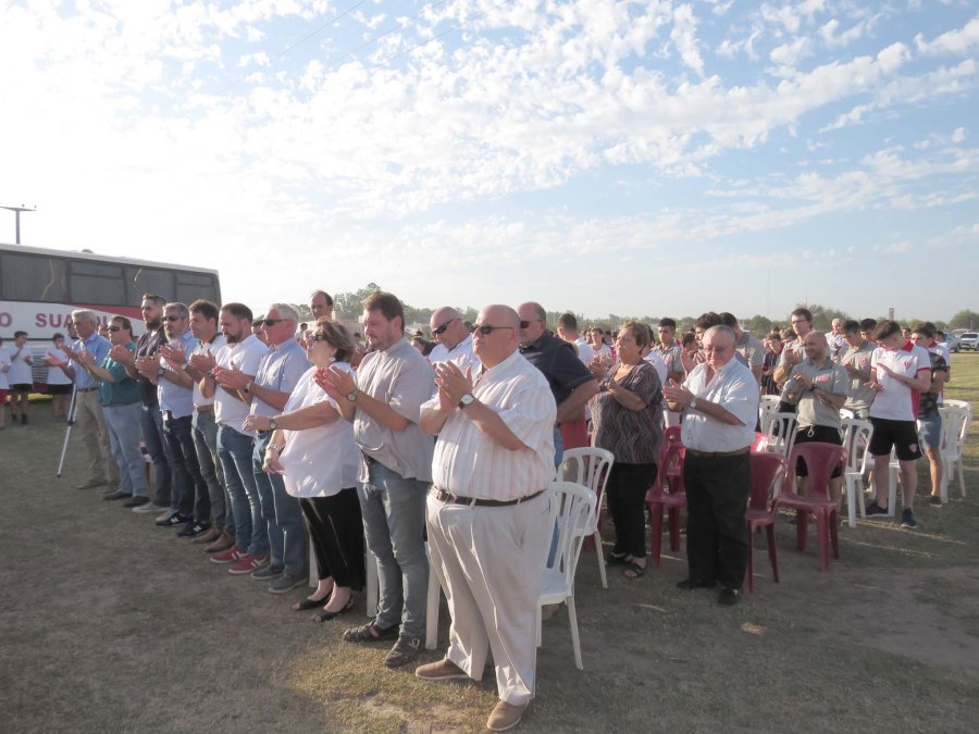 FOTO PRENSA MUNICIPALIDAD// CINTAS./ Las autoridades llevaron adelante la tradicional ceremonia. PRESENCIA./ Una nutrida cantidad de p&uacute;blico se hizo presente en el significativo acto.