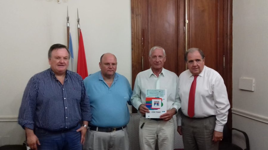 FOTO PRENSA MUNICIPALIDAD// ENTREGA./ Felipe Michlig, Gustavo Sella, Hugo Boscarol y Pedro Morini.