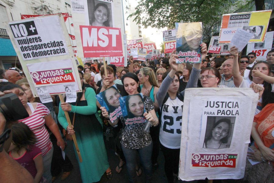 FOTO CLARIN MARCHAS. Cada vez m&aacute;s las mujeres se alzan contra el flagelo de la violencia de g&eacute;nero y los femicidios.