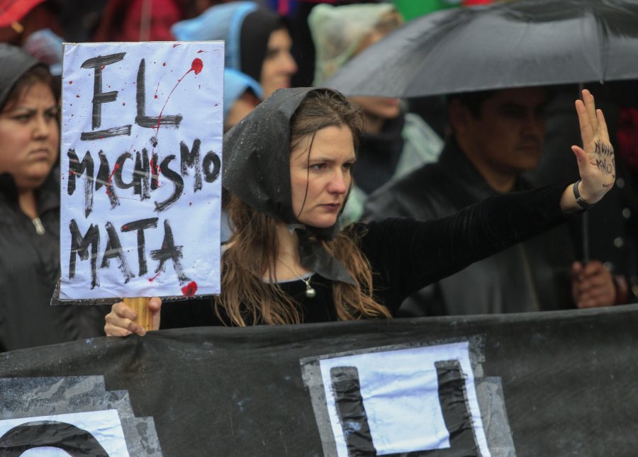 FOTO NA CANSANCIO. Las mujeres de todo el mundo se unieron y alzaron en contra del flagelo de la violencia de g&eacute;nero.