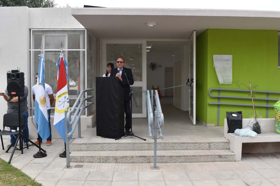 FOTO PRENSA COMUNA// CORTE DE CINTAS./ Con la tradicional ceremonia qued&oacute; formalmente habilitado el jard&iacute;n. FABIO SANCHEZ./ El presidente comunal no ocult&oacute; su satisfacci&oacute;n por el logro y remarc&oacute; los beneficios que acarrea.