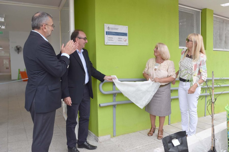 FOTO PRENSA COMUNA// CORTE DE CINTAS./ Con la tradicional ceremonia quedó formalmente habilitado el jardín. FABIO SANCHEZ./ El presidente comunal no ocultó su satisfacción por el logro y remarcó los beneficios que acarrea.