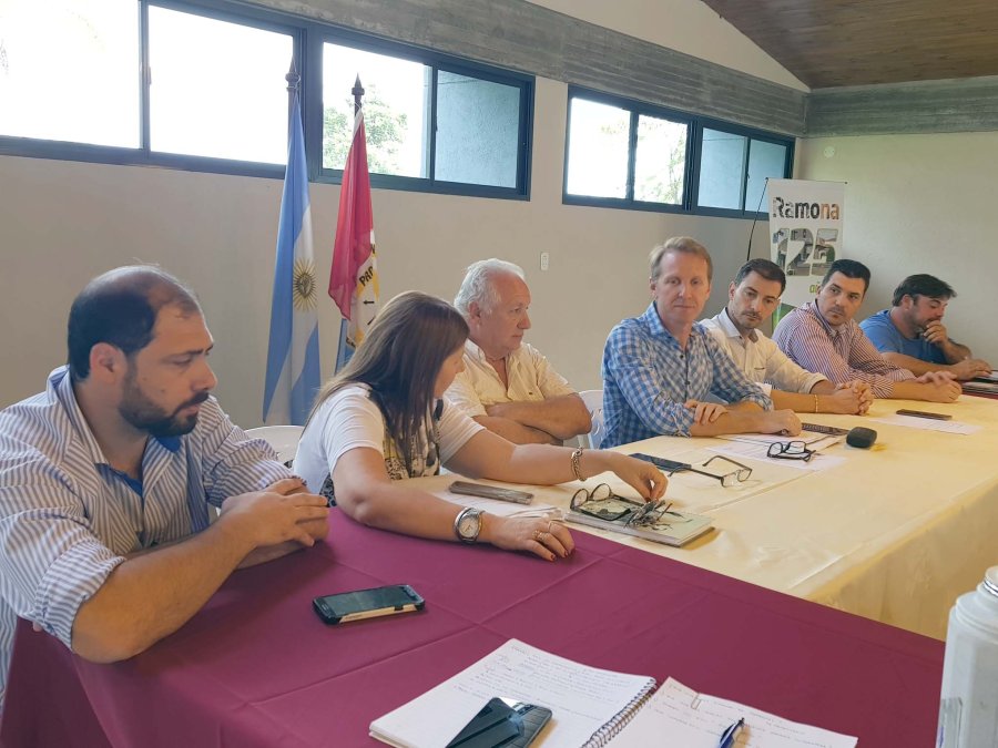 FOTO PRENSA COMUNA// REUNION./ Un instante del encuentro presidido por Gonzalo Toselli y Fabio Barbero.