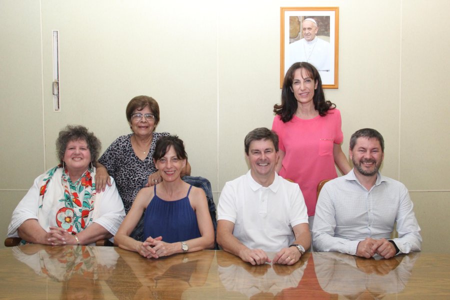 FOTO J. BARRERA// EN NUESTRA REDACCION./ Margarita Bussolon, Paola Zalla; Massimo Carli, Mauro Verones, Mar&iacute;a Elena de Paniza y Marcela Valer.