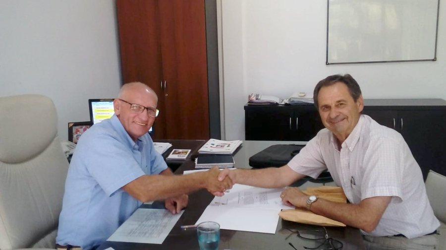 FOTO PRENSA COMUNA// CONVENIO./ Rafael De Pace y Norberto  Minetti al sellar el acuerdo.
