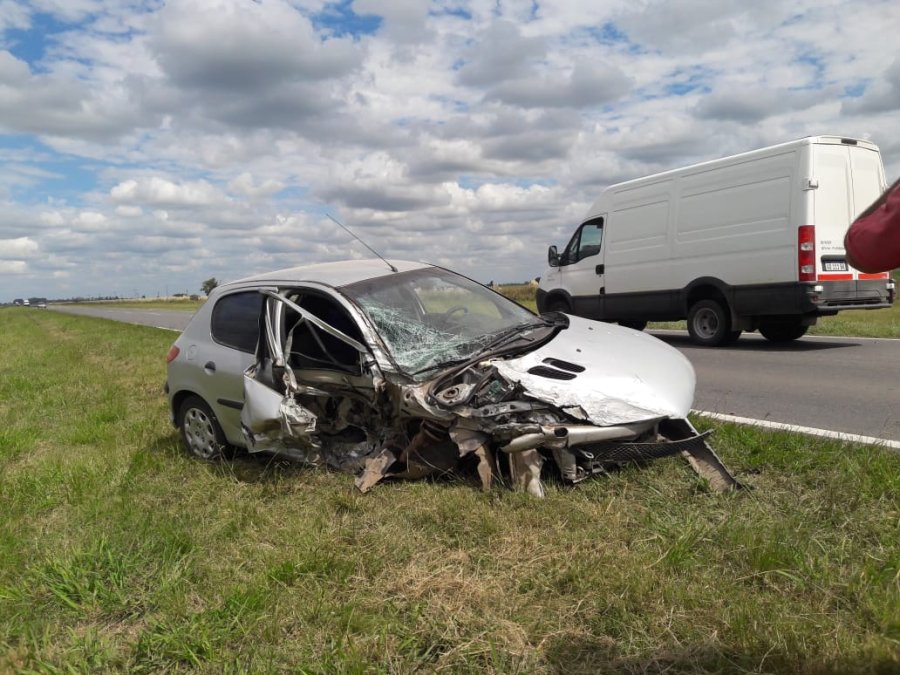 FOTO LA OPINION ESTADO. As&iacute; qued&oacute; uno de los veh&iacute;culos accidentados.