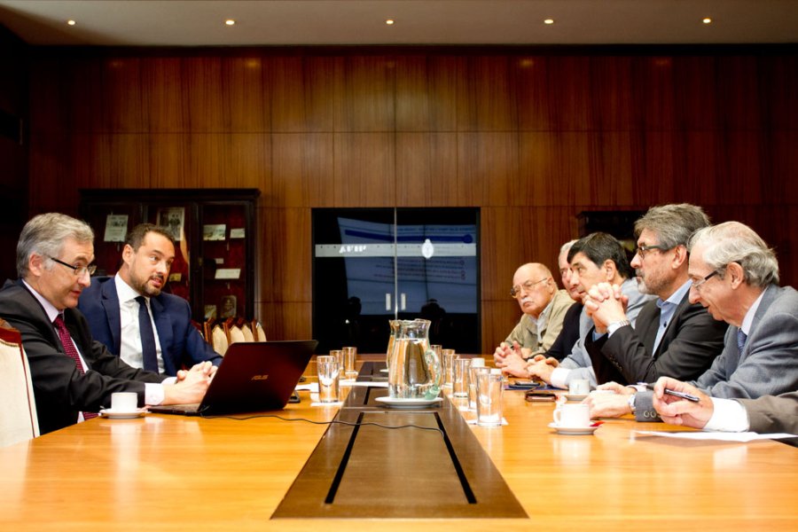 FOTO PRENSA AFIP REUNION. Leandro Cuccioli (izquierda) junto a directivos de CAME, CAC y CAMOCA.