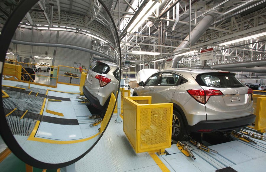 FOTO ARCHIVO DESEMPLEO. El sector automotriz es uno de los m&aacute;s afectados por la crisis econ&oacute;mica.