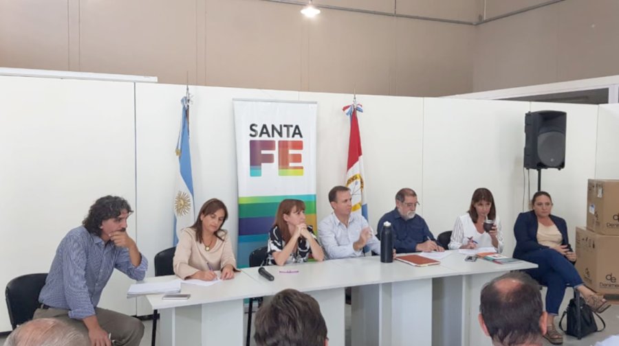 FOTO SCS// EN EL CENTRO CIVICO.// Las autoridades de la cartera de Salud durante el reciente encuentro.