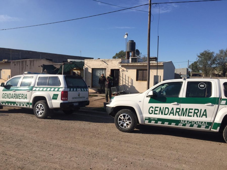 FOTO GENDARMERIA NACIONAL 8 ALLANAMIENTOS. En Josefina (barrio Acapulco), Coronda y Devoto (C&oacute;rdoba).