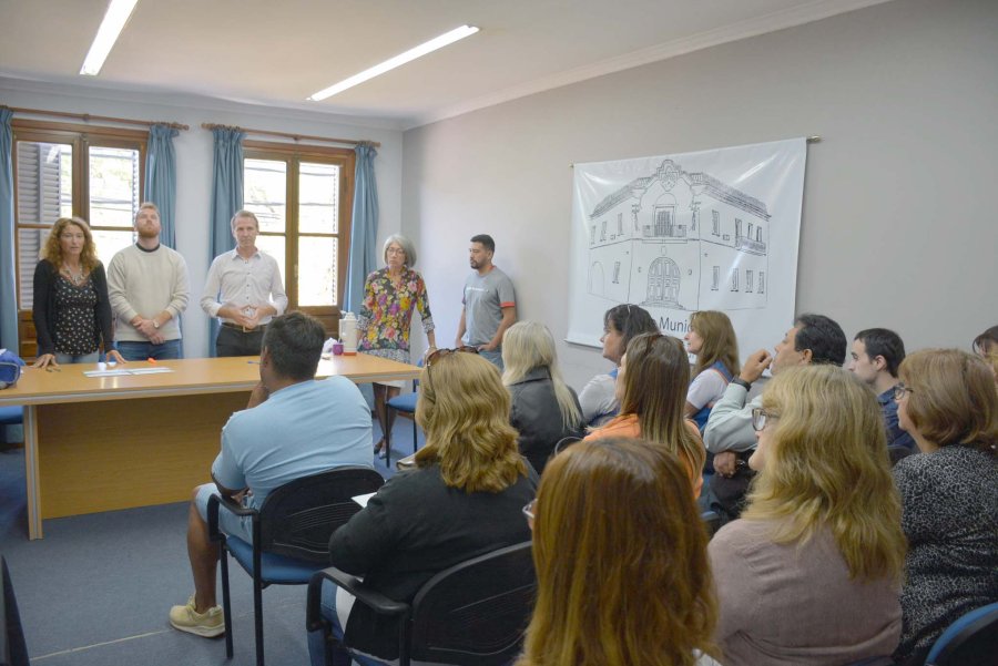 FOTO COMUNICACION// ENTREGA DEL FAE./ La actividad se cumpli&oacute; ayer por la ma&ntilde;ana en el Sal&oacute;n Azul del Edificio Municipal.