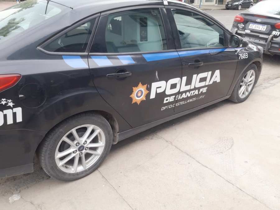PATRULLERO. El veh&iacute;culo policial que sufri&oacute; el ataque.