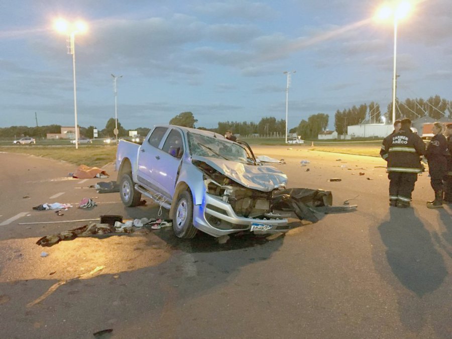 FOTO TWITTER ACCIDENTE. La camioneta involucrada en el tr&aacute;gico siniestro.