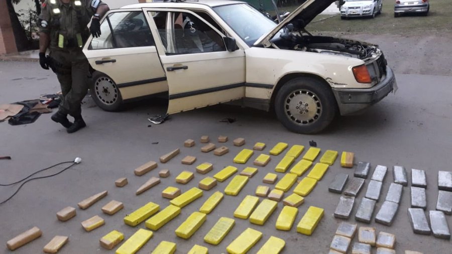 FOTO GNA OPERATIVO &ldquo;NARCO-CHAPISTAS&rdquo;. Los 64 kilos de droga estaban ocultos detr&aacute;s del tanque de combustible.