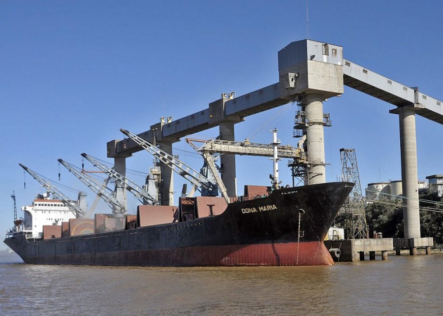FOTO EL CIUDADANO EN EL PUERTO. Las cerealeras disminuyeron la exportaci&oacute;n de sus productos.