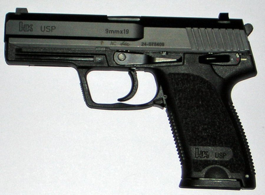 FOTO WIKIPEDIA 9 MM. Es el arma reglamentaria robada a un gendarme. Una de las marcas m&aacute;s comunes es la Bersa.