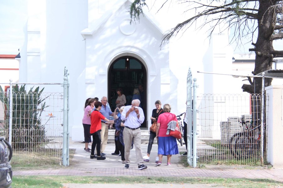 FOTO J. BARRERA// CAPILLA./ Los fieles la visitaron durante toda la jornada.