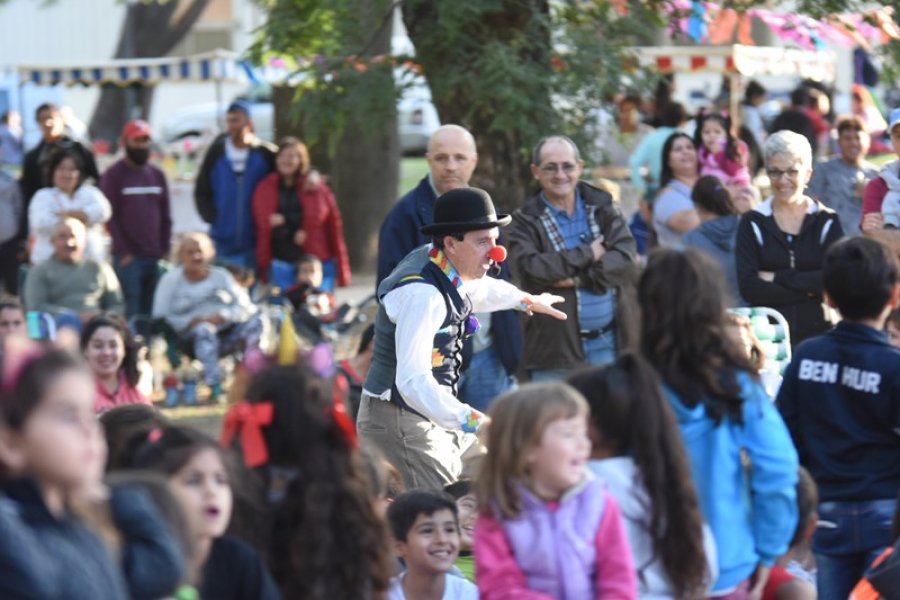 FOTO PRENSA MUNICIPAL FIESTA. Los chicos y no tan chicos se divirtieron a pleno en el Balneario.