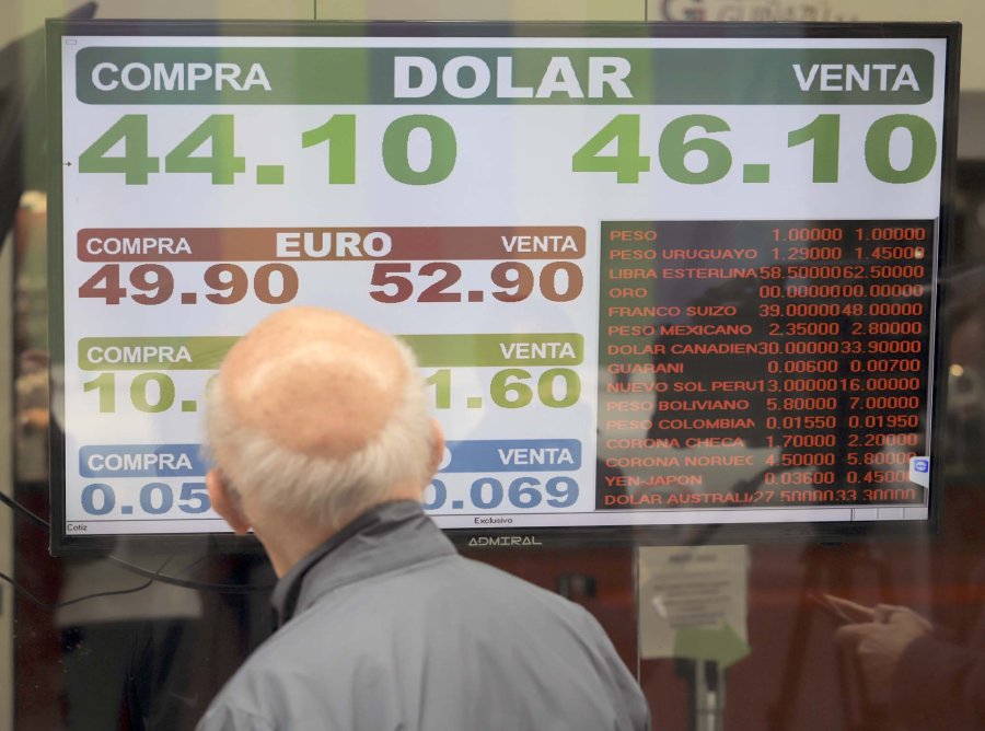 FOTO NA NERVIOS. El d&oacute;lar sube y la econom&iacute;a tiembla.