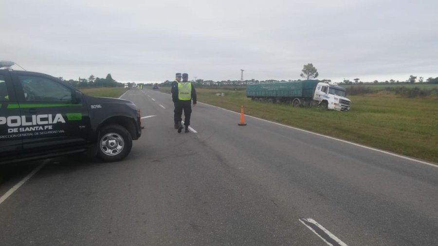 FOTO LA OPINION LUGAR DEL SINIESTRO VIAL. Estado en el que se observ&oacute; a una de las partes.
