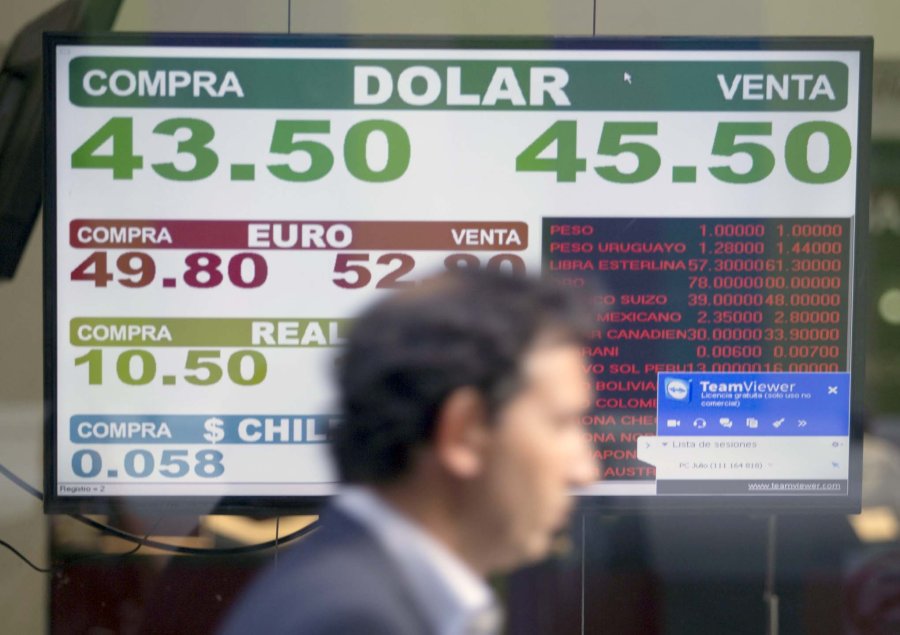 FOTO NA PIZARRA. El d&oacute;lar cotiz&oacute; a la baja este lunes.
