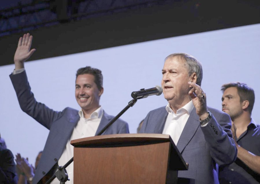 FOTO NA SCHIARETTI. Es pura alegr&iacute;a tras su contundente triunfo y la reelecci&oacute;n.