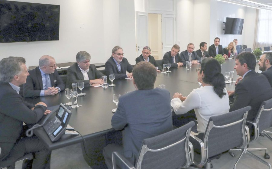 FOTO NA AUDIENCIA. Macri recibi&oacute; en Olivos a empresarios petroleros.