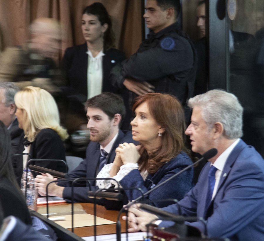 FOTO NA EN EL BANQUILLO. Cristina opt&oacute; por sentarse lejos de De Vido, L&aacute;zaro B&aacute;ez y Jos&eacute; L&oacute;pez.