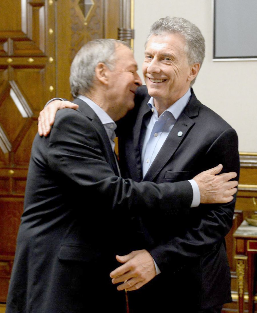 FOTO NA CERCANIA. Macri y Schiaretti en Casa Rosada.