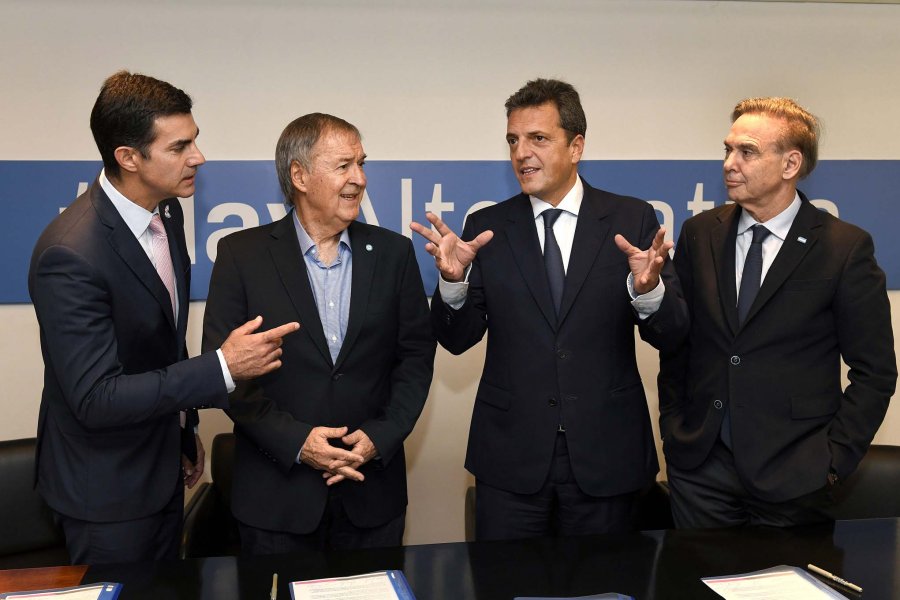 FOTO NA ALTERNATIVOS. Urtubey, Schiaretti, Massa y Pichetto en la cumbre opositora.
