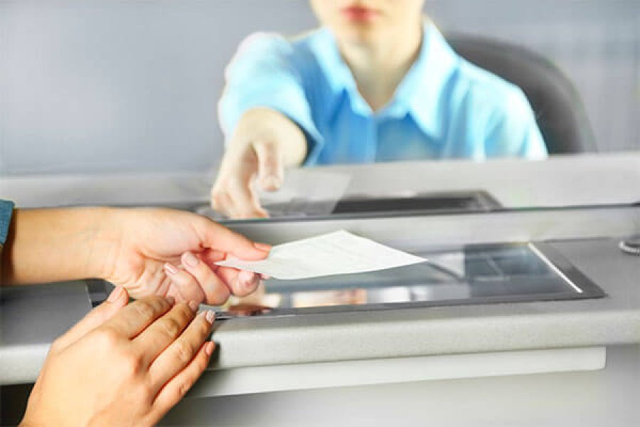 FOTO ARCHIVO COBRO DE CHEQUE. Ante una situaci&oacute;n similar, se inici&oacute; una causa por tentativa de estafa.