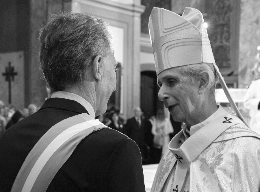 FOTO NA SALUDO. Macri con el arzobispo Poli en la ma&ntilde;ana del s&aacute;bado.