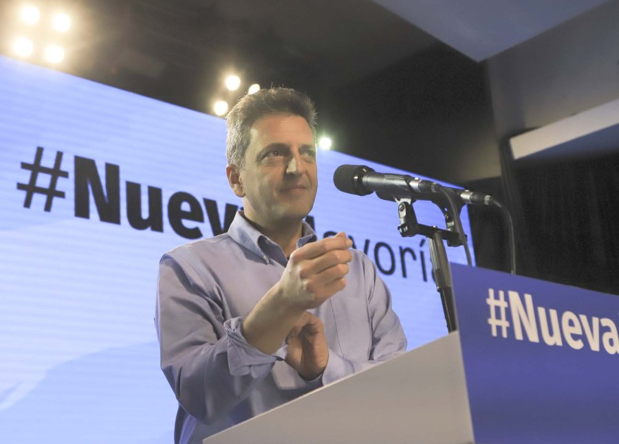 FOTO NA MASSA. Al pronunciar su mensaje durante el Congreso en Parque Norte.
