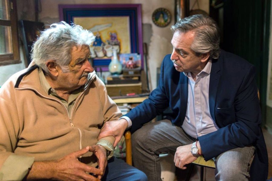 FOTO NA REFERENTE. Mujica y Fern&aacute;ndez dialogaron en la chacra del ex presidente uruguayo.