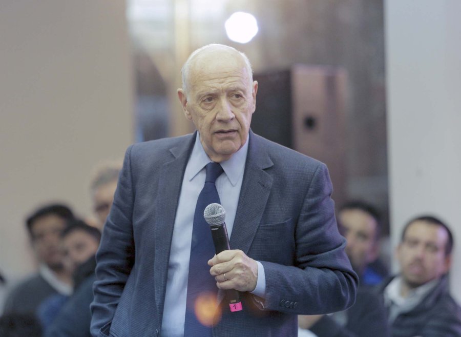 FOTO NA LAVAGNA. Ahora s&iacute; est&aacute; inscripto en la carrera presidencial.